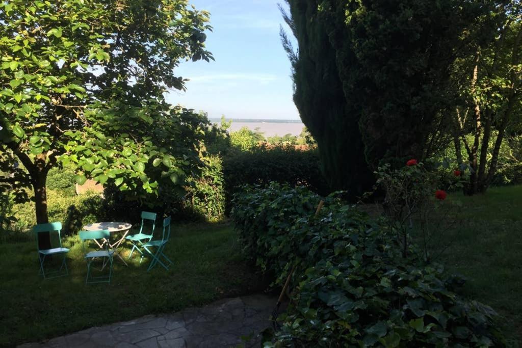 Appartement Avec Vue Panoramique Sur L'Estuaire De La Gironde Plassac  Экстерьер фото