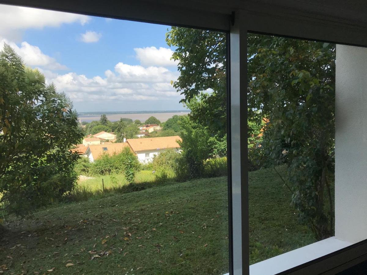 Appartement Avec Vue Panoramique Sur L'Estuaire De La Gironde Plassac  Экстерьер фото